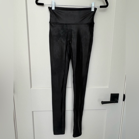 SPANX - COMFORTABLE FAUX LEATHER LEGGINGS - SIZE XS - Picture 5 of 9